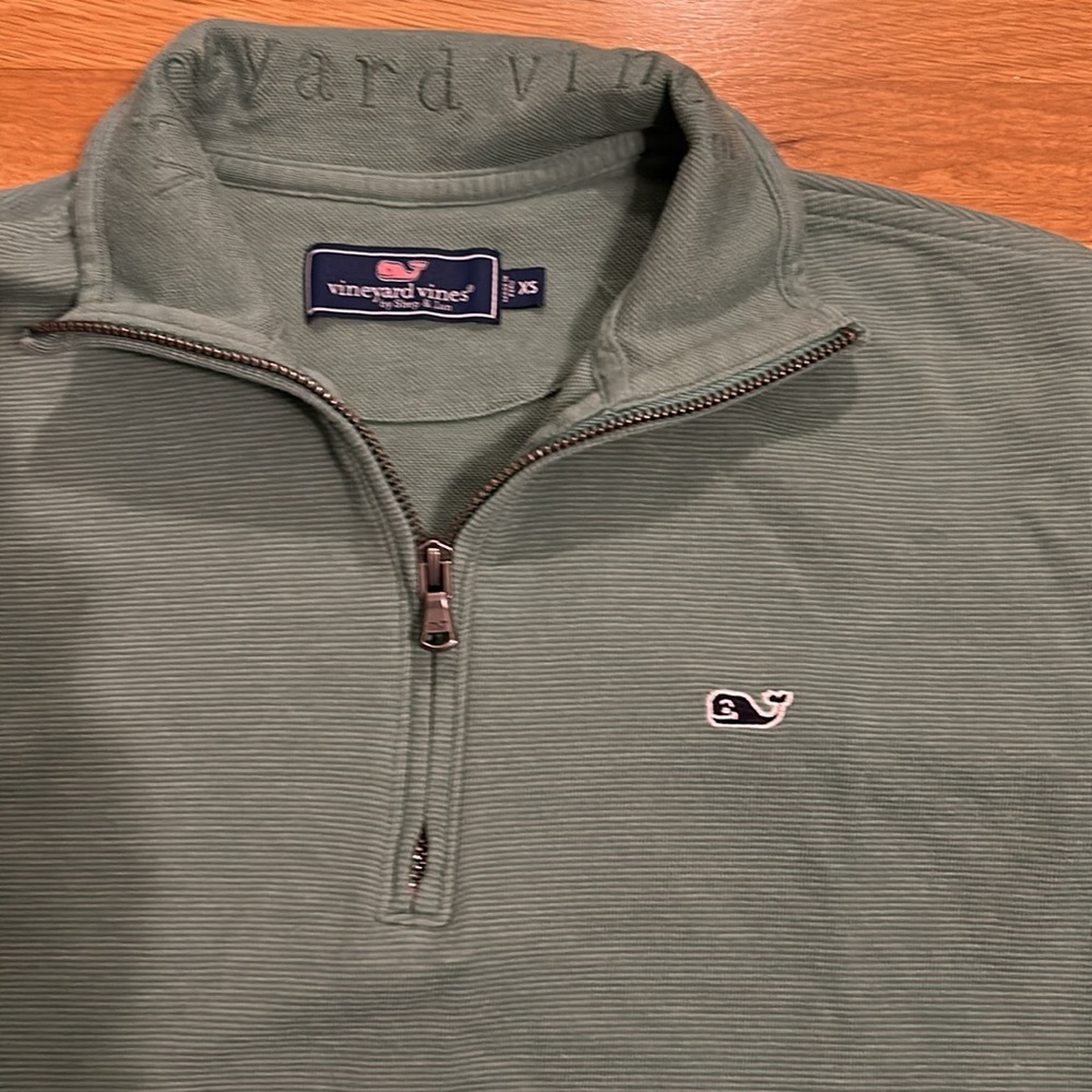 Vineyard Vines green 1/4 zip sweatshirt. Men’s XS - Picture 2 of 3
